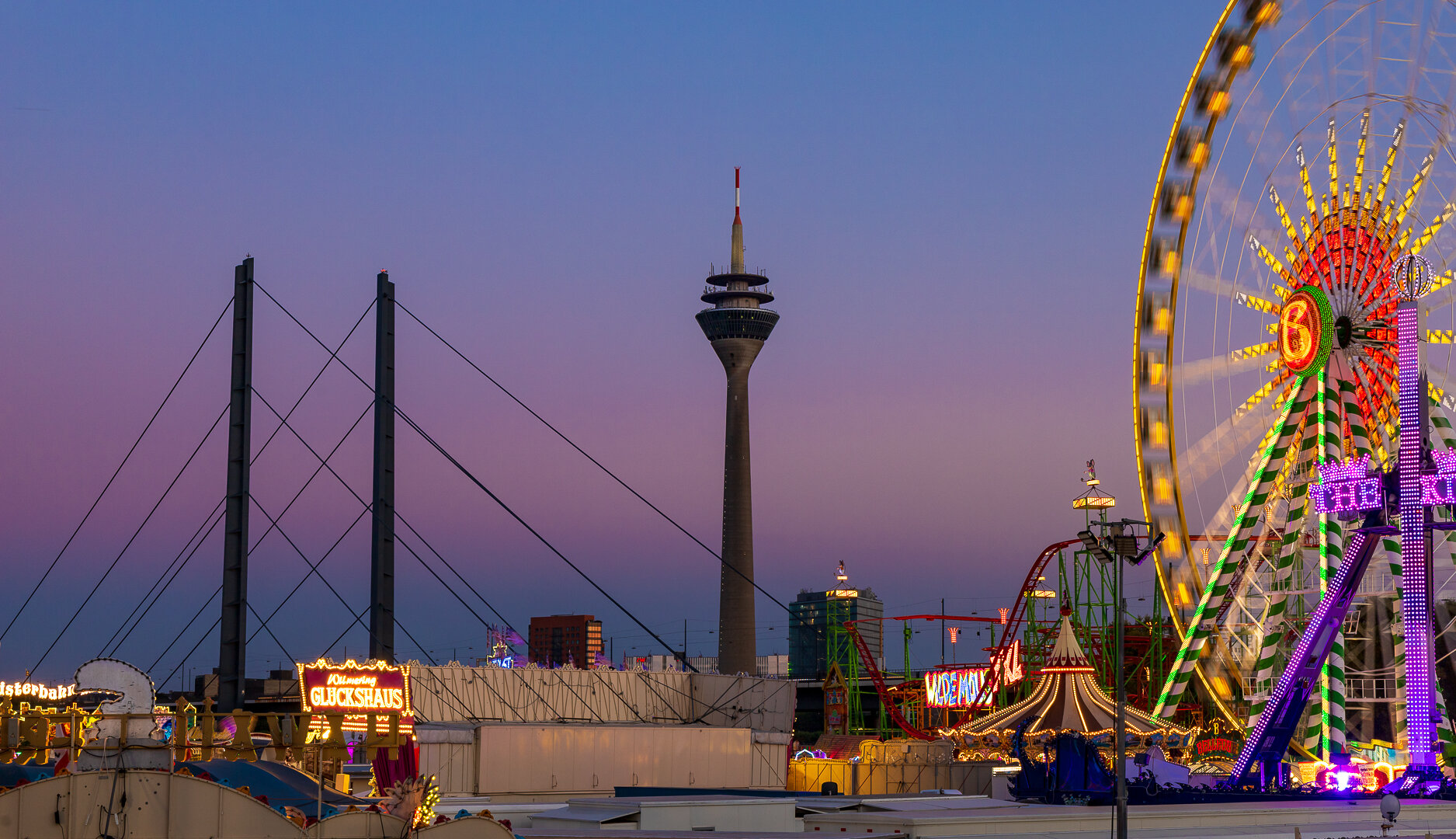 Blick auf die Rheinkirmes