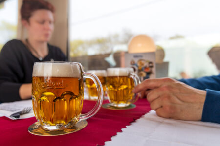 Bier im Speisewagen