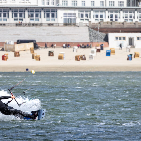 Wind, Wellen, Weite – Kitesurfer auf Borkum